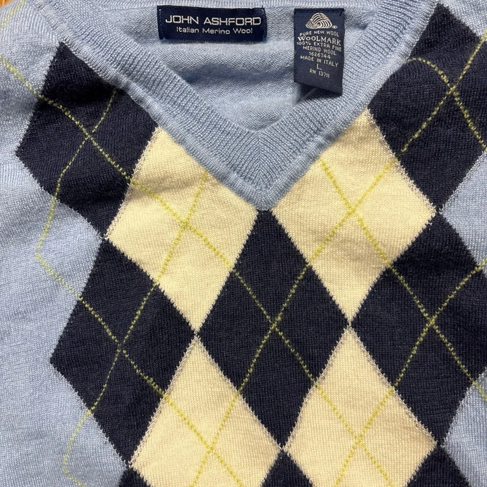 John Ashford Men's Light Blue Argyle V-Neck Sweater large